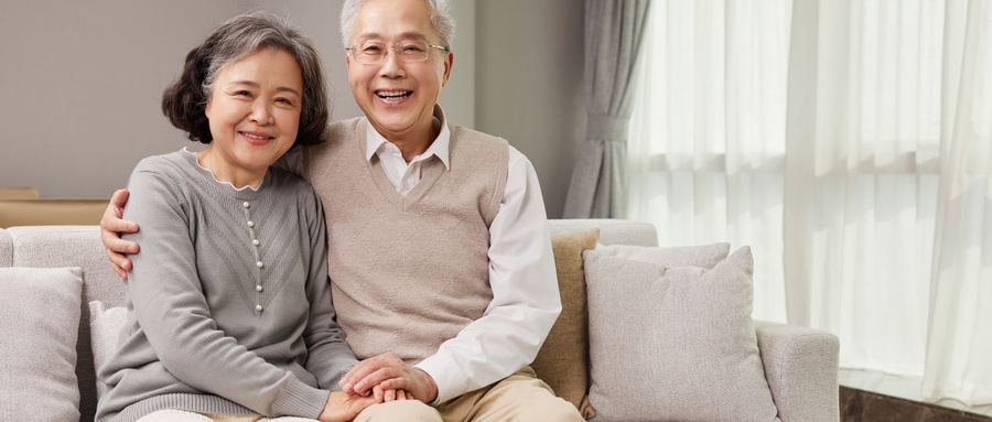 摄图网_507701516_老年夫妻幸福恩爱形象(企业商用).jpg